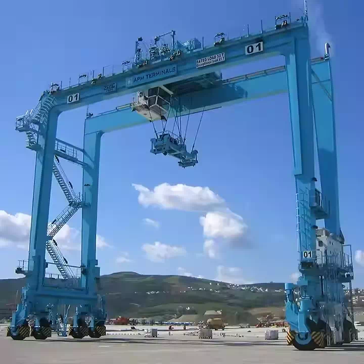 Rubber Tyred Gantry Crane loading containers onto trucks